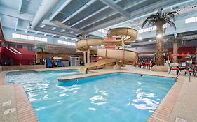 Ramada By Wyndham Sioux Falls Airport - Waterpark Resort & Event Center